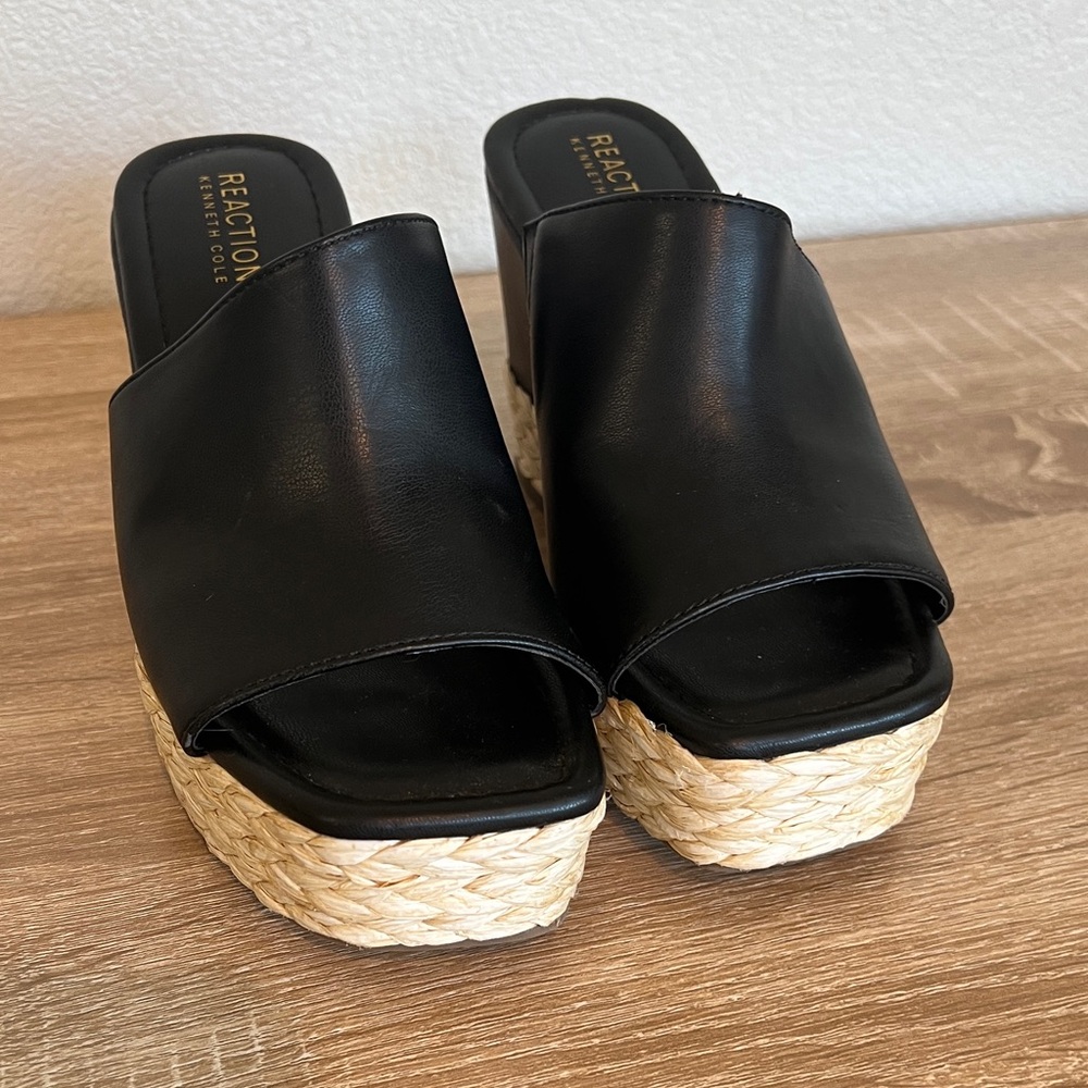 Kenneth Cole Reaction Black and Tan Platform Maria Mule medium width 7.5